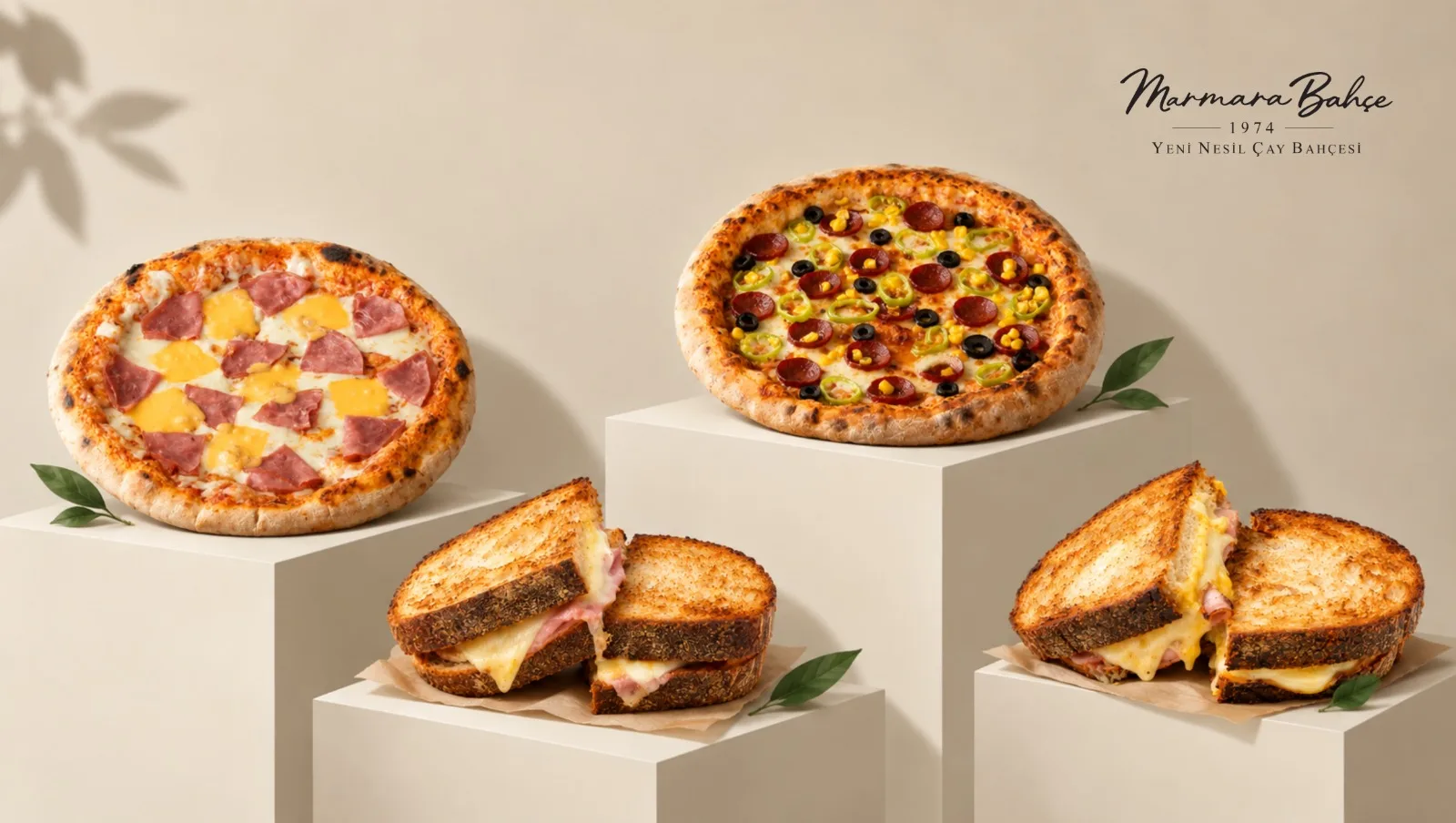Artizan pizzalar, dana jambonlu ve bol peynirli sandviç.